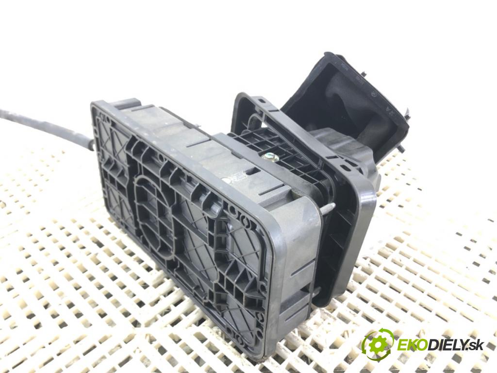 PEUGEOT 308 SW II (LC_, LJ_, LR_, LX_, L4_) 2014 - 2021    2.0 BlueHDi 150 110 kW [150 KM] olej napędowy 2014 - 2021  Kulisa 9676524880 (Rýchlostné páky / kulisy)