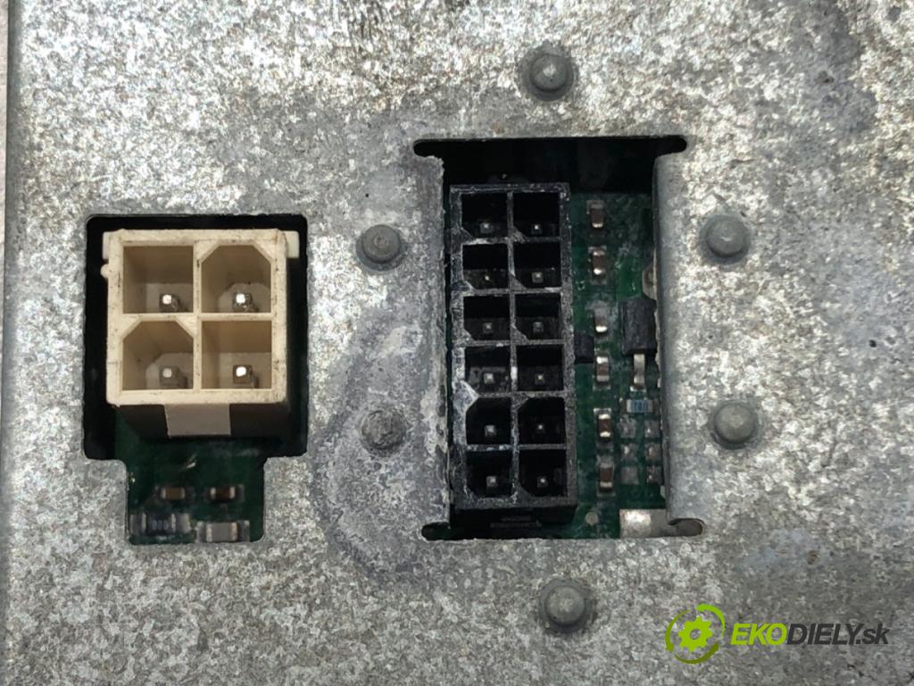 PEUGEOT 308 SW II (LC_, LJ_, LR_, LX_, L4_) 2014 - 2021    2.0 BlueHDi 150 110 kW [150 KM] olej napędowy 2014 - 2021  Menič XENON 130732940300 (Riadiace jednotky xenónu)