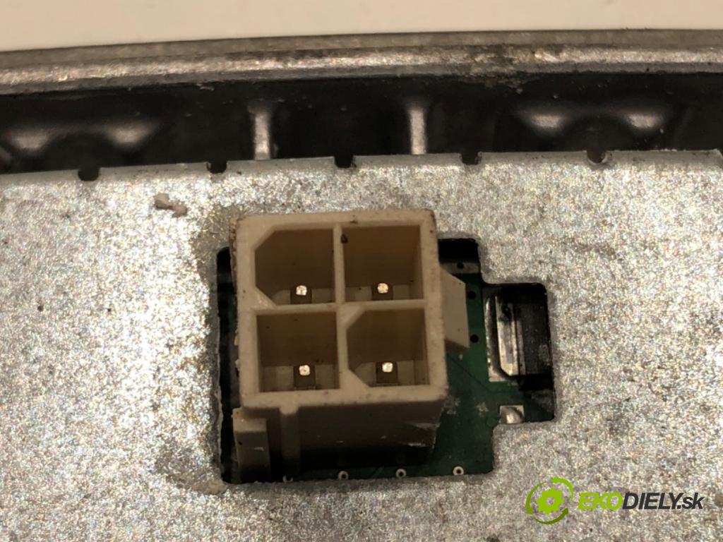 PEUGEOT 308 SW II (LC_, LJ_, LR_, LX_, L4_) 2014 - 2021    2.0 BlueHDi 150 110 kW [150 KM] olej napędowy 2014 - 2021  Menič XENON 130732940400 (Riadiace jednotky xenónu)