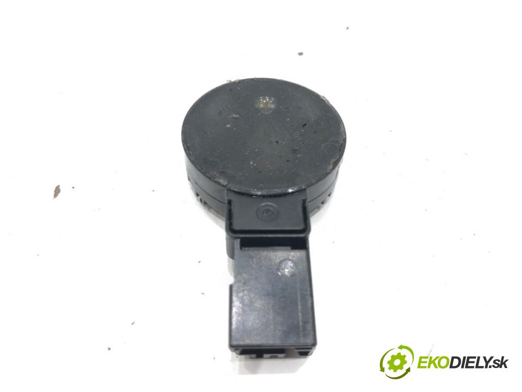 PEUGEOT 308 SW II (LC_, LJ_, LR_, LX_, L4_) 2014 - 2021    2.0 BlueHDi 150 110 kW [150 KM] olej napędowy 2014 - 2021  Snímač dažďa 9807156080 (Snímače dažďa)