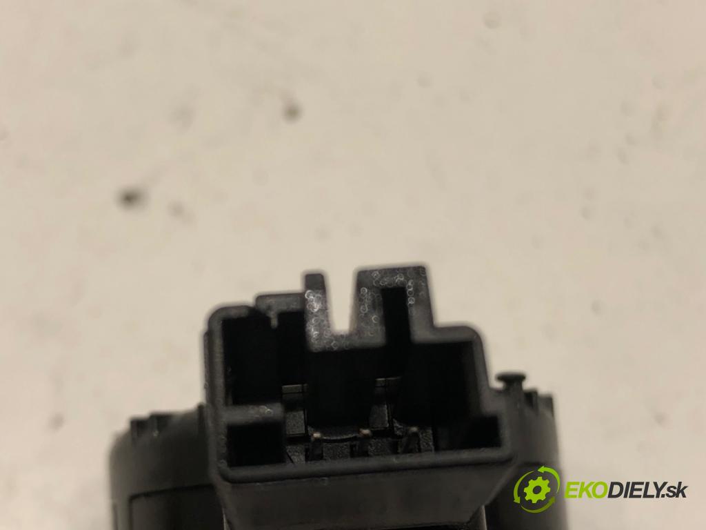 PEUGEOT 308 SW II (LC_, LJ_, LR_, LX_, L4_) 2014 - 2021    2.0 BlueHDi 150 110 kW [150 KM] olej napędowy 2014 - 2021  Snímač dažďa 9807156080 (Snímače dažďa)