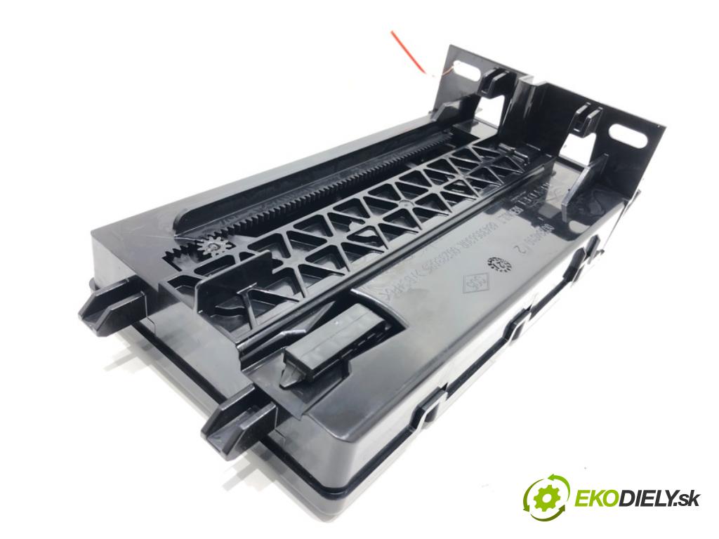 RENAULT MASTER III Autobus (JV) 2011 - 2022    2.3 dCi 135 FWD (JV0N, JV08) 100 kW [136 KM] olej napędowy 2014 - 2022  Držiak na nápoje 684305630R (Úchyty, držiaky na nápoje)