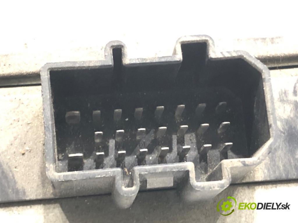 AUDI A4 B6 Avant (8E5) 2000 - 2005    1.9 TDI 96 kW [130 KM] olej napędowy 2001 - 2004  Zosilňovač 8E9035223 (Zosilňovače)