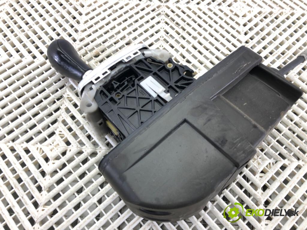 AUDI A4 B6 Avant (8E5) 2000 - 2005    1.9 TDI 96 kW [130 KM] olej napędowy 2001 - 2004  Kulisa 8E1713111L (Rýchlostné páky / kulisy)