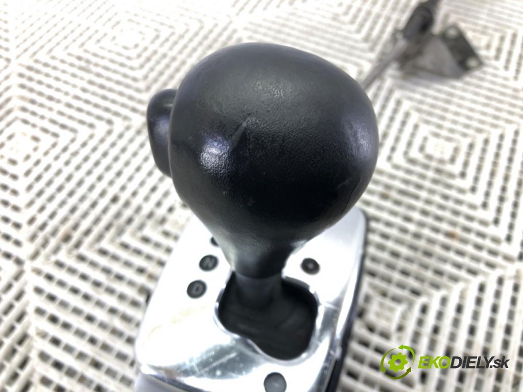 AUDI A4 B6 Avant (8E5) 2000 - 2005    1.9 TDI 96 kW [130 KM] olej napędowy 2001 - 2004  Kulisa 8E1713111L (Rýchlostné páky / kulisy)