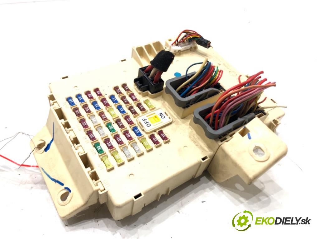 HYUNDAI i40 I CW (VF) 2011 - 2022    1.7 CRDi 100 kW [136 KM] olej napędowy 2011 - 2022  skříňka poistková 91950-3Z011 (Pojistkové skříňky)