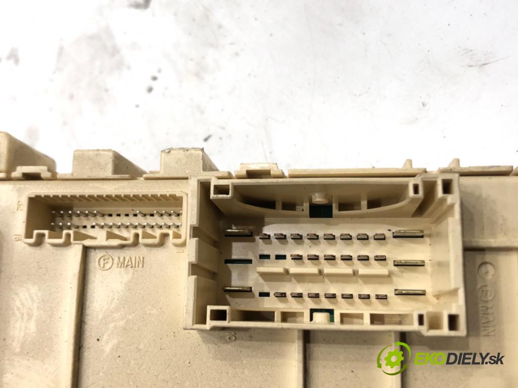 HYUNDAI i40 I CW (VF) 2011 - 2022    1.7 CRDi 100 kW [136 KM] olej napędowy 2011 - 2022  skříňka poistková 91950-3Z011 (Pojistkové skříňky)