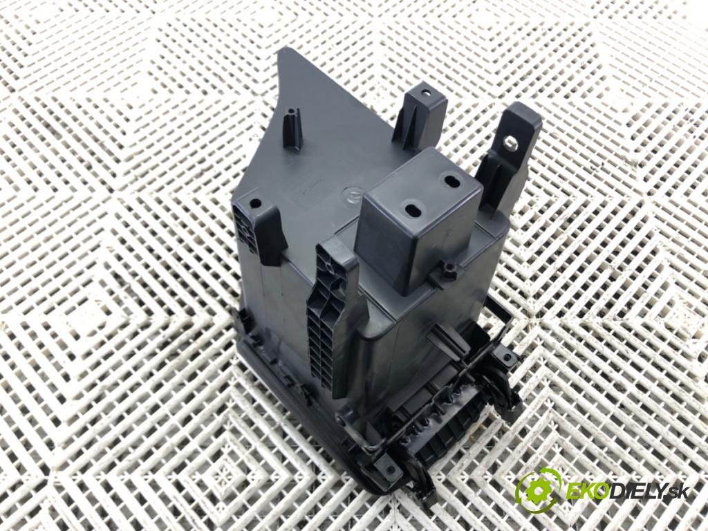 HYUNDAI i40 I CW (VF) 2011 - 2022    1.7 CRDi 100 kW [136 KM] olej napędowy 2011 - 2022  Lakťová opierka 84690-3Z000 (Lakťové opierky)