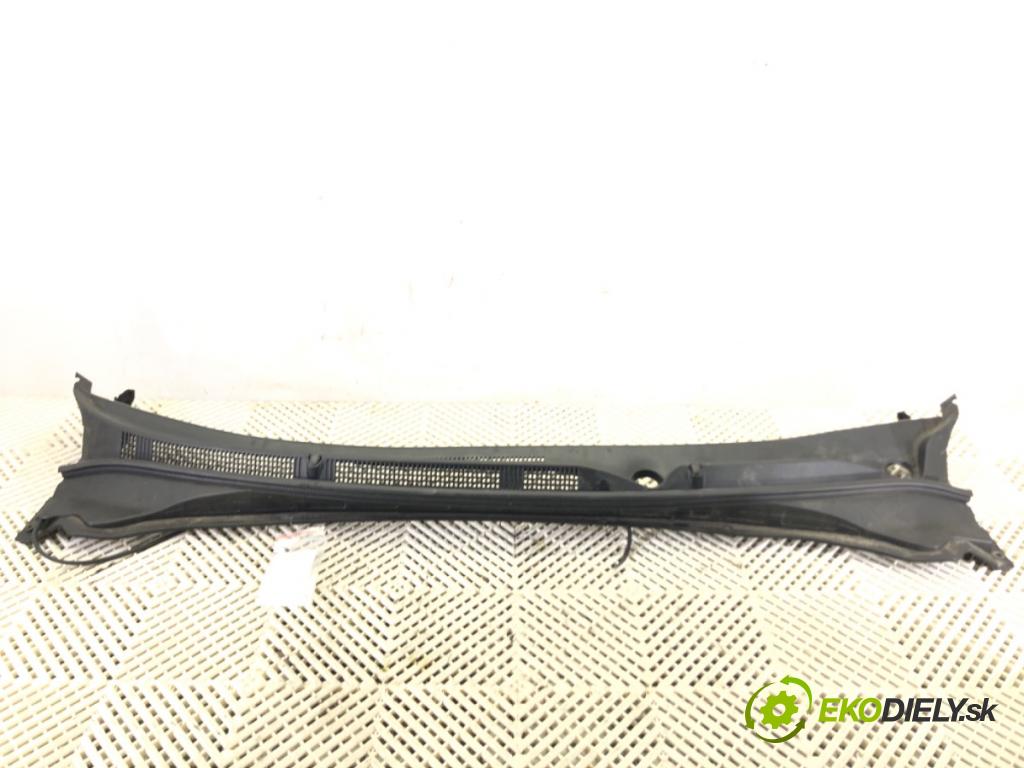 HYUNDAI i40 I CW (VF) 2011 - 2022    1.7 CRDi 100 kW [136 KM] olej napędowy 2011 - 2022  Torpédo, plast pod čelné okno 86151-3Z000 (Torpéda)