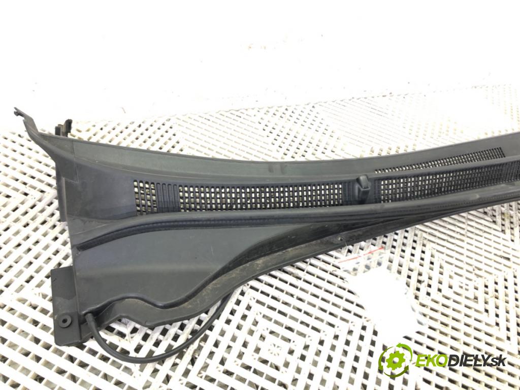 HYUNDAI i40 I CW (VF) 2011 - 2022    1.7 CRDi 100 kW [136 KM] olej napędowy 2011 - 2022  Torpédo, plast pod čelné okno 86151-3Z000 (Torpéda)