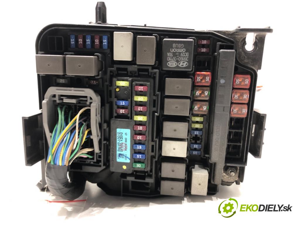 HYUNDAI i40 I CW (VF) 2011 - 2022    1.7 CRDi 100 kW [136 KM] olej napędowy 2011 - 2022  modul BSI 91951-3X140 (Pojistkové skříňky)