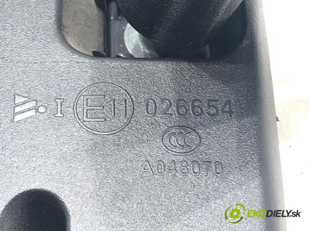 HYUNDAI i40 I CW (VF) 2011 - 2022    1.7 CRDi 100 kW [136 KM] olej napędowy 2011 - 2022  zpětné zrcátko vnitřní  (Světla vnitřní)