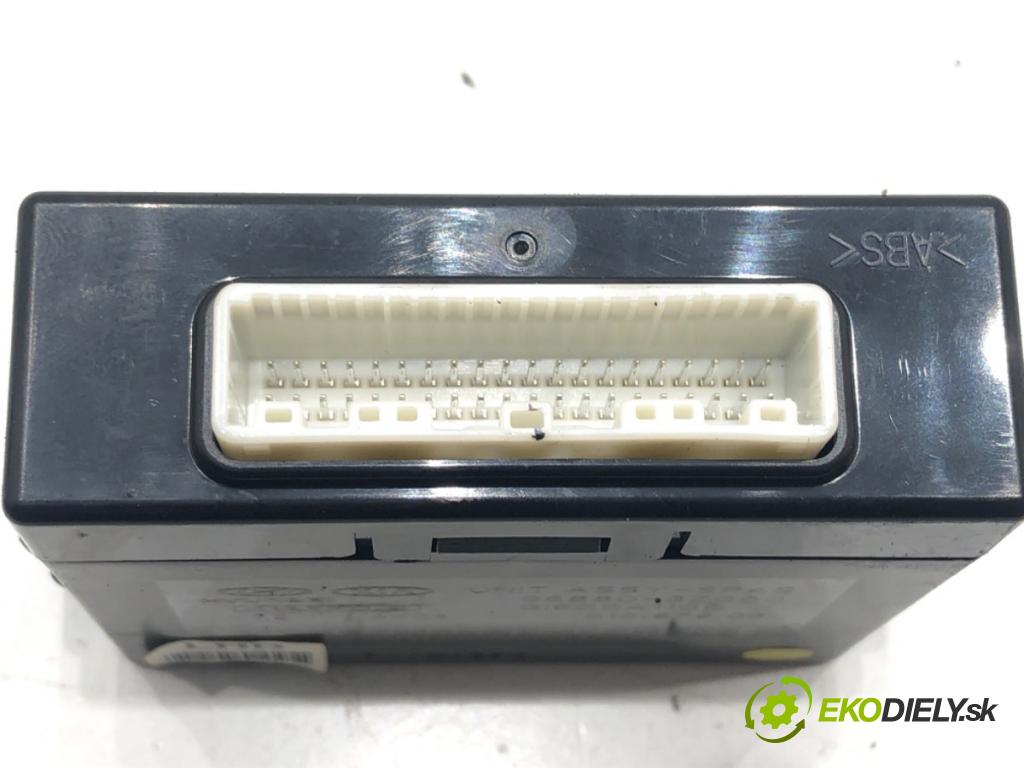 HYUNDAI i40 I CW (VF) 2011 - 2022    1.7 CRDi 100 kW [136 KM] olej napędowy 2011 - 2022  Modul PDC 96880-3Z000 (Ostatné)