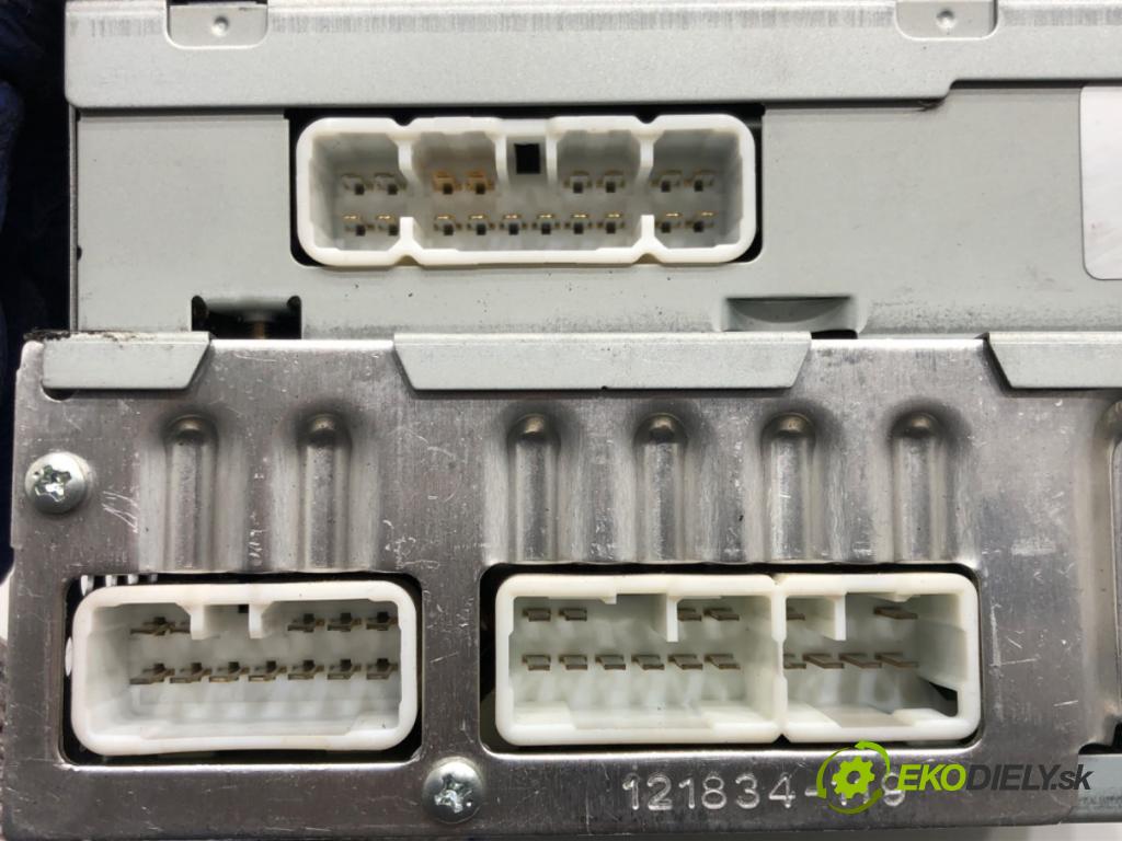 TOYOTA YARIS (_P1_) 1999 - 2005    1.0 (SCP10_) 48 kW [65 KM] benzyna 2003 - 2005  RADIO 86120-0D070 (Audio zariadenia)