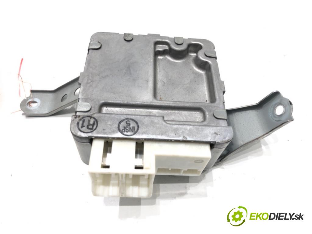 TOYOTA YARIS (_P1_) 1999 - 2005    1.0 (SCP10_) 48 kW [65 KM] benzyna 2003 - 2005  Modul servočerpadlo 89650-0D030 (Ostatné)