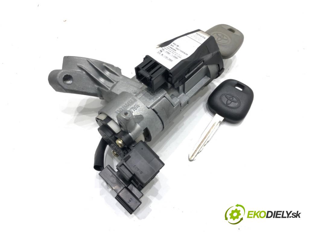 TOYOTA YARIS (_P1_) 1999 - 2005    1.0 (SCP10_) 48 kW [65 KM] benzyna 2003 - 2005  spinačka 89783-0D010 (Spínacie skrinky a kľúče)