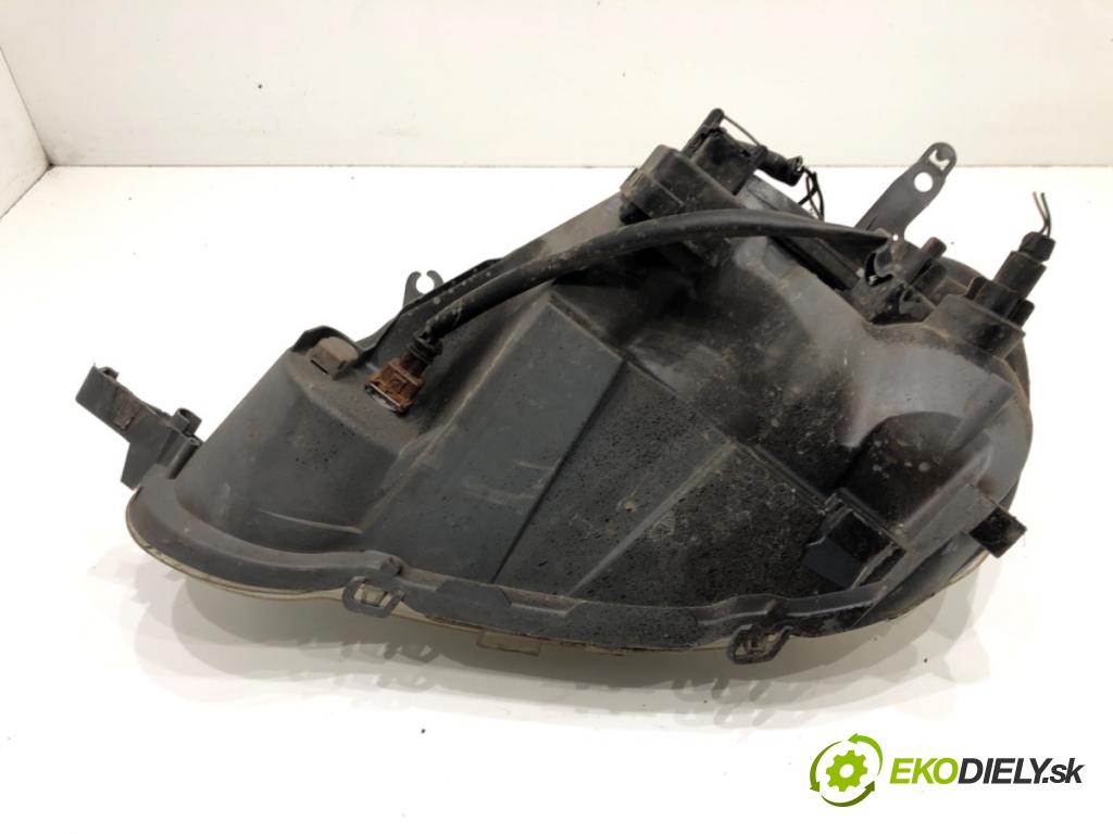 TOYOTA YARIS (_P1_) 1999 - 2005    1.0 (SCP10_) 48 kW [65 KM] benzyna 2003 - 2005  Svetlomet pravy predný 89007613