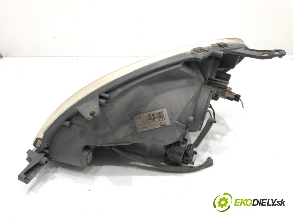TOYOTA YARIS (_P1_) 1999 - 2005    1.0 (SCP10_) 48 kW [65 KM] benzyna 2003 - 2005  Svetlomet pravy predný 89007613