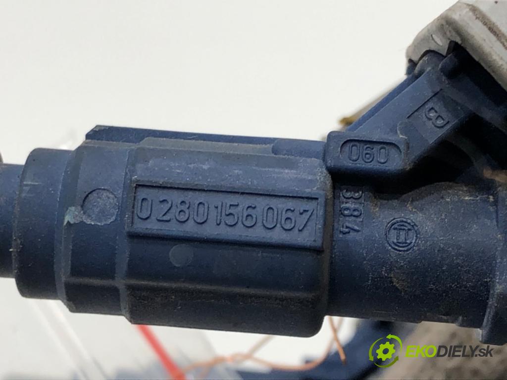 TOYOTA YARIS (_P1_) 1999 - 2005    1.0 (SCP10_) 48 kW [65 KM] benzyna 2003 - 2005  Lišta vstrekovacia 0280156067 (Vstrekovacie lišty)