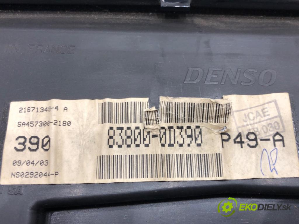 TOYOTA YARIS (_P1_) 1999 - 2005    1.0 (SCP10_) 48 kW [65 KM] benzyna 2003 - 2005  Prístrojovka 83800-0D390 (Prístrojové dosky, displeje)