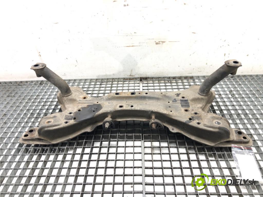 TOYOTA YARIS (_P1_) 1999 - 2005    1.0 (SCP10_) 48 kW [65 KM] benzyna 2003 - 2005  výztuha pod motor  (Výztuhy přední)