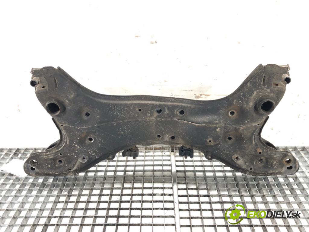 TOYOTA YARIS (_P1_) 1999 - 2005    1.0 (SCP10_) 48 kW [65 KM] benzyna 2003 - 2005  výztuha pod motor  (Výztuhy přední)