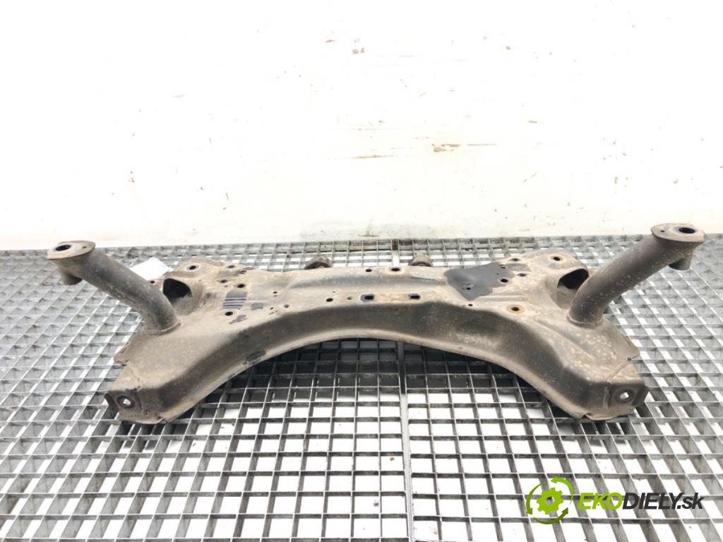 TOYOTA YARIS (_P1_) 1999 - 2005    1.0 (SCP10_) 48 kW [65 KM] benzyna 2003 - 2005  výztuha pod motor  (Výztuhy přední)