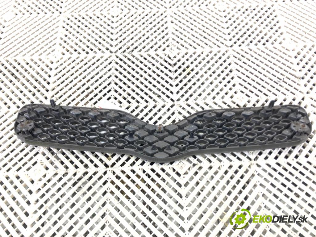 TOYOTA YARIS (_P1_) 1999 - 2005    1.0 (SCP10_) 48 kW [65 KM] benzyna 2003 - 2005  mřížka maska 53101-0D070 (Mřížky (masky) chladičů)
