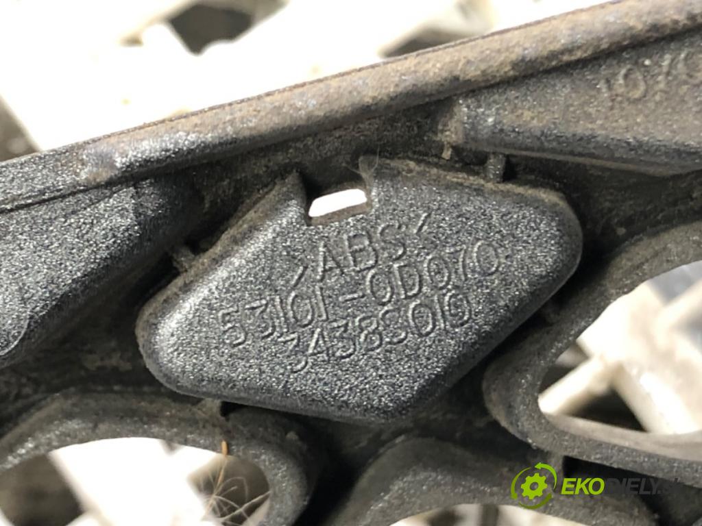 TOYOTA YARIS (_P1_) 1999 - 2005    1.0 (SCP10_) 48 kW [65 KM] benzyna 2003 - 2005  mřížka maska 53101-0D070 (Mřížky (masky) chladičů)