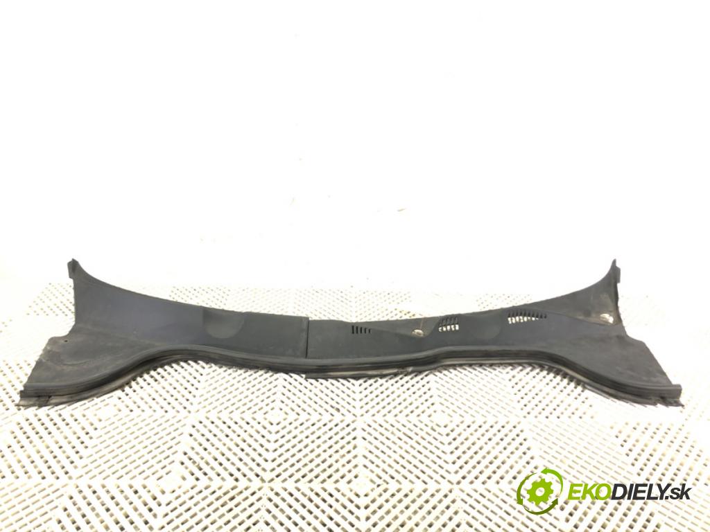 VW PASSAT B6 Variant (3C5) 2005 - 2011    2.0 BlueTDI 105 kW [143 KM] olej napędowy 2009 - 2010  Torpédo, plast pod čelné okno 3C1819404B (Torpéda)