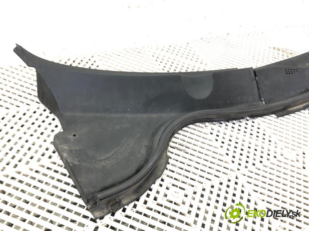 VW PASSAT B6 Variant (3C5) 2005 - 2011    2.0 BlueTDI 105 kW [143 KM] olej napędowy 2009 - 2010  Torpédo, plast pod čelné okno 3C1819404B (Torpéda)