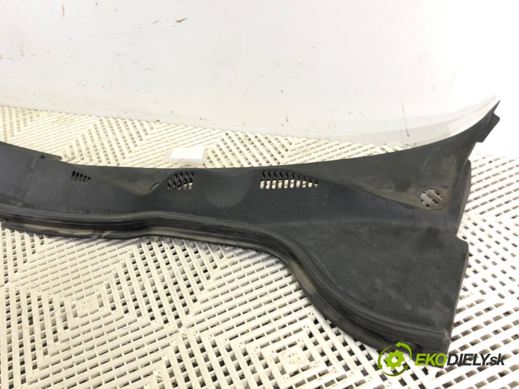 VW PASSAT B6 Variant (3C5) 2005 - 2011    2.0 BlueTDI 105 kW [143 KM] olej napędowy 2009 - 2010  Torpédo, plast pod čelné okno 3C1819404B (Torpéda)