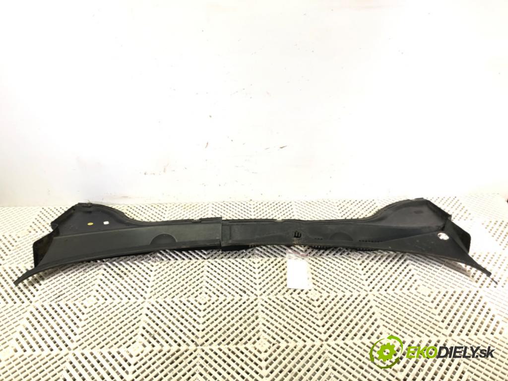 VW PASSAT B6 Variant (3C5) 2005 - 2011    2.0 BlueTDI 105 kW [143 KM] olej napędowy 2009 - 2010  Torpédo, plast pod čelné okno 3C1819404B (Torpéda)