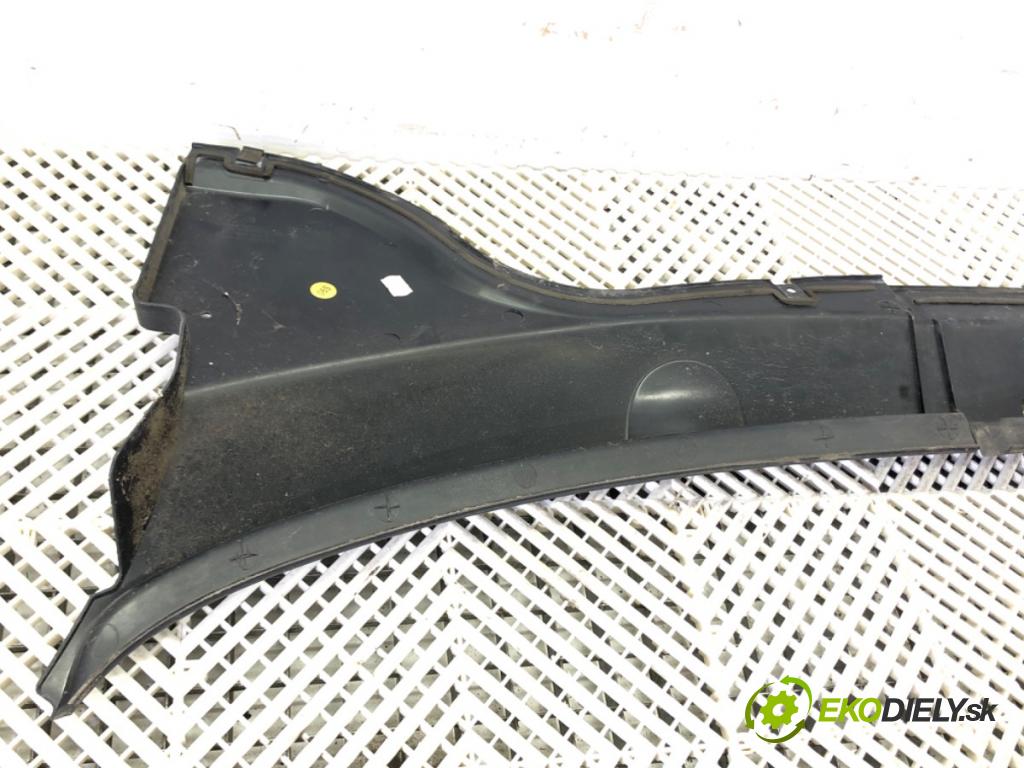 VW PASSAT B6 Variant (3C5) 2005 - 2011    2.0 BlueTDI 105 kW [143 KM] olej napędowy 2009 - 2010  Torpédo, plast pod čelné okno 3C1819404B (Torpéda)