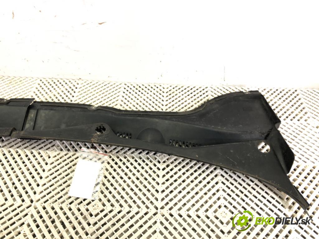 VW PASSAT B6 Variant (3C5) 2005 - 2011    2.0 BlueTDI 105 kW [143 KM] olej napędowy 2009 - 2010  Torpédo, plast pod čelné okno 3C1819404B (Torpéda)