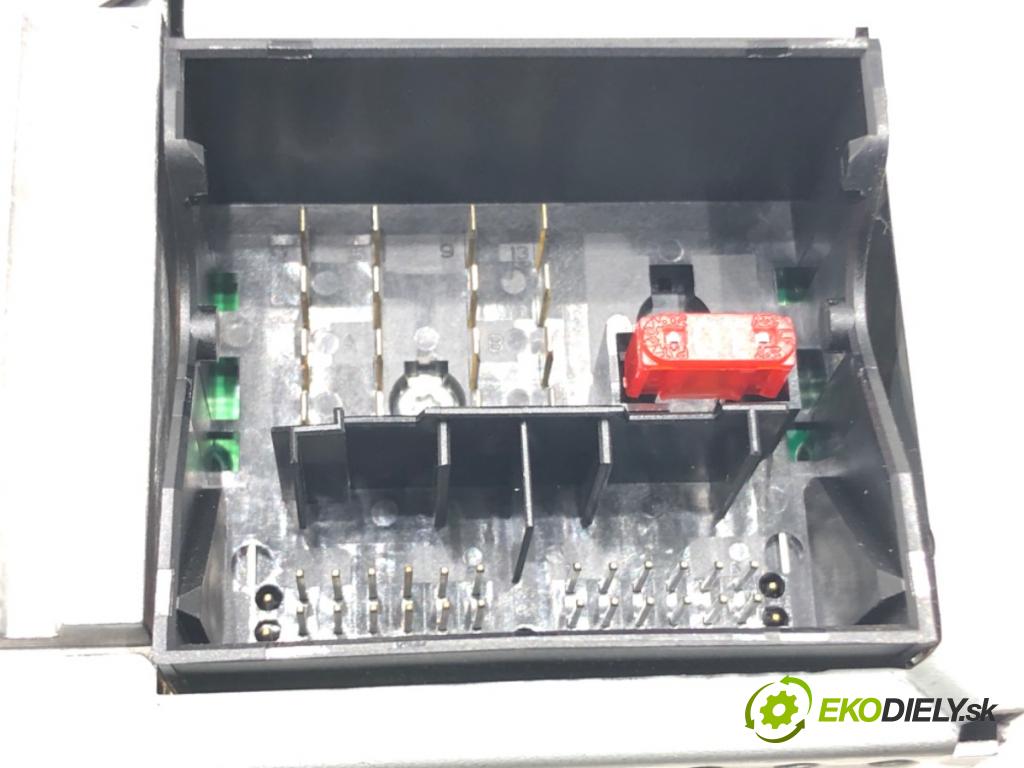 VW PASSAT B6 Variant (3C5) 2005 - 2011    2.0 BlueTDI 105 kW [143 KM] olej napędowy 2009 - 2010  RADIO Navigácia 3C0035270 (Audio zariadenia)