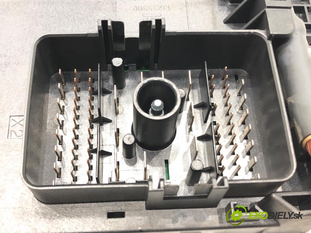 OPEL INSIGNIA A Sports Tourer (G09) 2008 - 2017    2.0 CDTI (35) 125 kW [170 KM] olej napędowy 2014 - 2016  modul BSI 13222782 (Pojistkové skříňky)