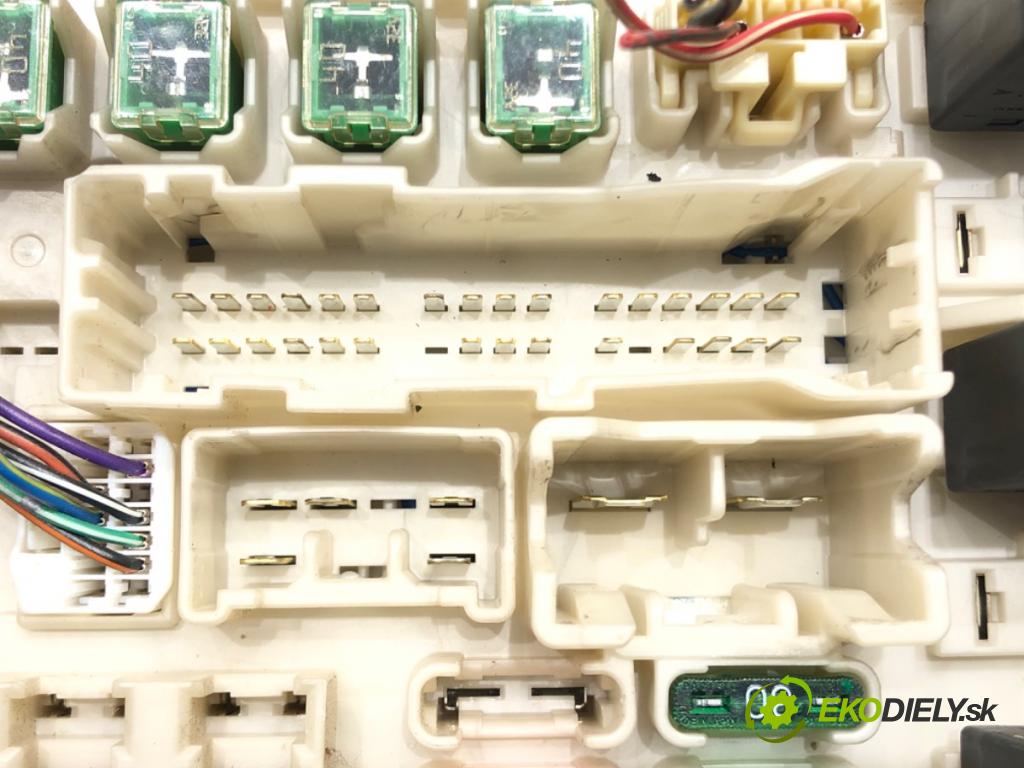 MITSUBISHI COLT VI (Z3_A, Z2_A) 2002 - 2012    1.1 55 kW [75 KM] benzyna 2004 - 2012  modul BSI  (Pojistkové skříňky)