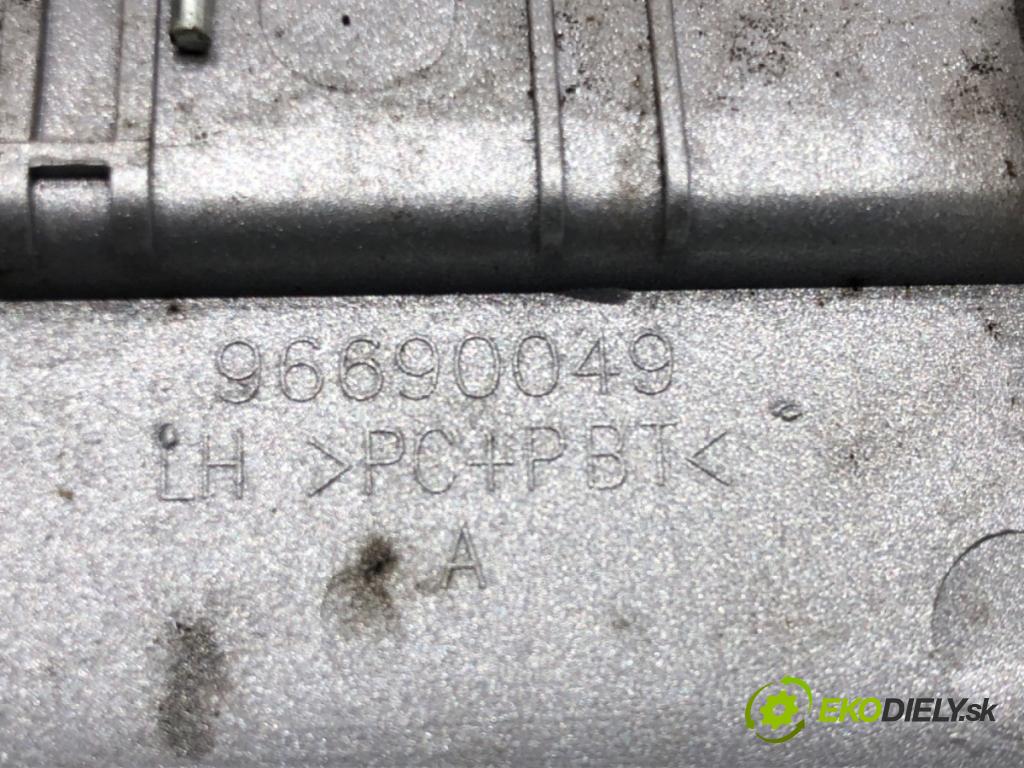 CHEVROLET SPARK (M300) 2009 - 2022    1.0 50 kW [68 KM] benzyna 2010 - 2022  Kľučka vonkajšia ľavy predný 96690049