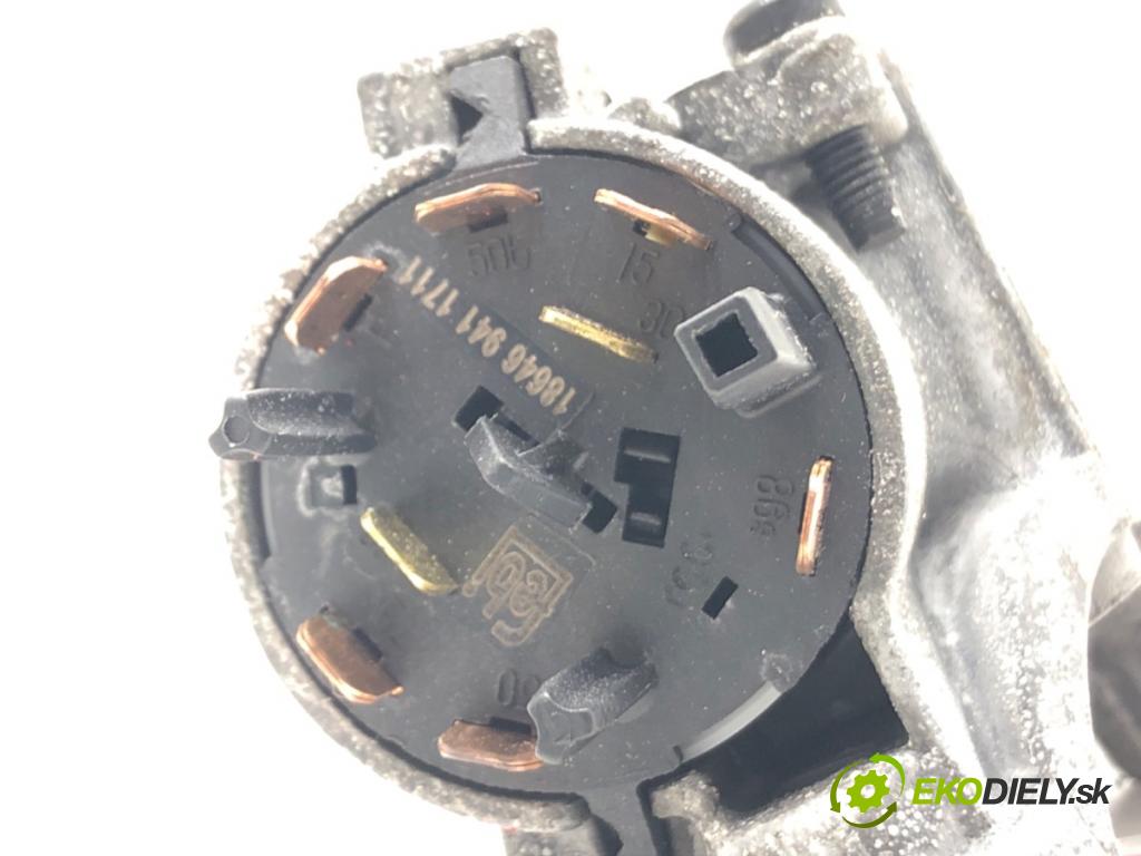 VW PASSAT B5 (3B2) 1996 - 2001    1.9 TDI 85 kW [115 KM] olej napędowy 1998 - 2000  spinačka 4B0905851A (Spínacie skrinky a kľúče)