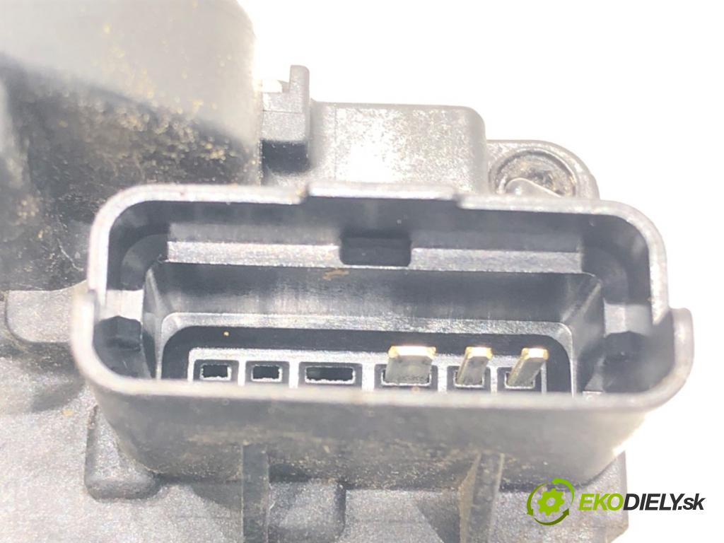 NISSAN QASHQAI / QASHQAI +2 I (J10, NJ10, JJ10E) 2006 - 2014    1.6 84 kW [114 KM] benzyna 2007 - 2013  zámok dveře pravý přední část
