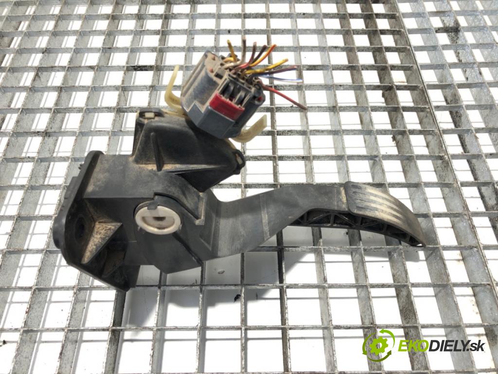 FORD TRANSIT Autobus (FD_ _, FB_ _, FS_ _, FZ_ _, FC_ _) 2000 - 2006    2.0 DI (F_E_, F_F_, F_G_) 63 kW [86 KM] olej napędowy 2000 - 2006  Potenciometer plynu IC119F836AC (Pedále)