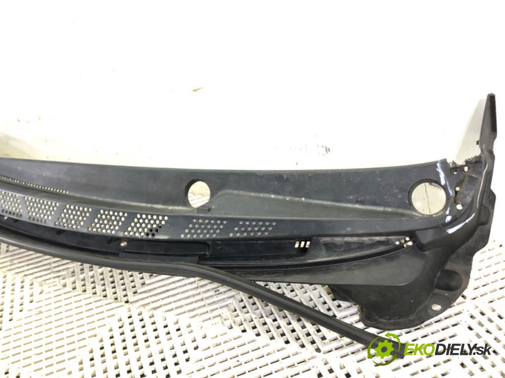 KIA CEED (JD) 2012 - 2018    1.6 CRDi 128 94 kW [128 KM] olej napędowy 2012 - 2018  Torpédo, plast pod čelné okno 86151-A2000 (Torpéda)