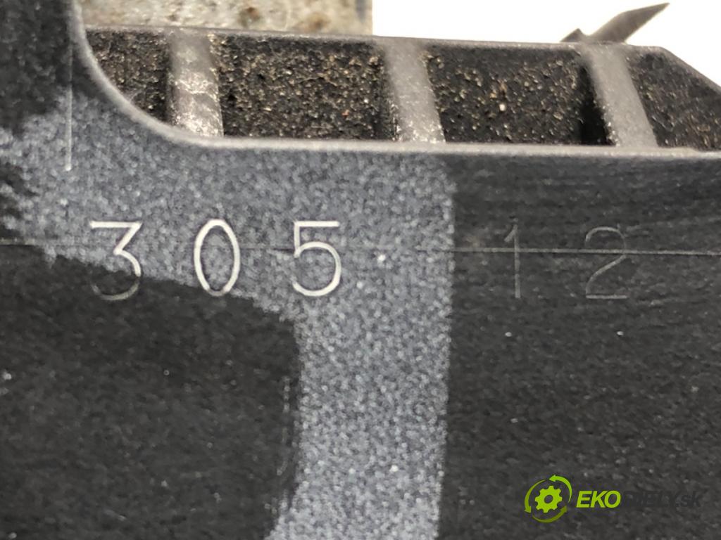 KIA CEED (JD) 2012 - 2018    1.6 CRDi 128 94 kW [128 KM] olej napędowy 2012 - 2018  Kľučka vonkajšia ľavy predný