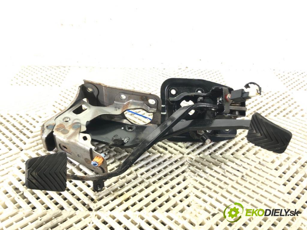 MITSUBISHI ASX (GA_W_) 2009 - 2022    1.8 DI-D 110 kW [150 KM] olej napędowy 2010 - 2022  PEDÁL: manuálne  (Pedále)