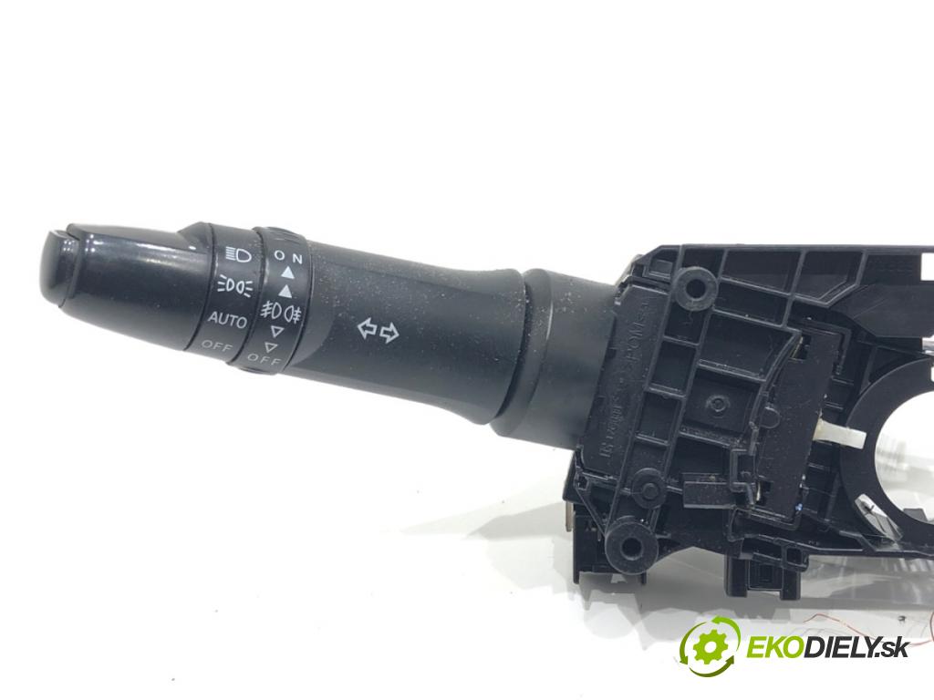 MITSUBISHI ASX (GA_W_) 2009 - 2022    1.8 DI-D 110 kW [150 KM] olej napędowy 2010 - 2022  Prepínač kombinovaný 8617A013 (Prepínače, spínače, tlačidlá a ovládače kúrenia)