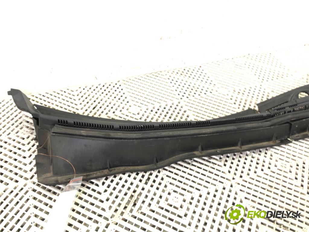 MITSUBISHI ASX (GA_W_) 2009 - 2022    1.8 DI-D 110 kW [150 KM] olej napędowy 2010 - 2022  Torpédo, plast pod čelné okno 7405A435 (Torpéda)