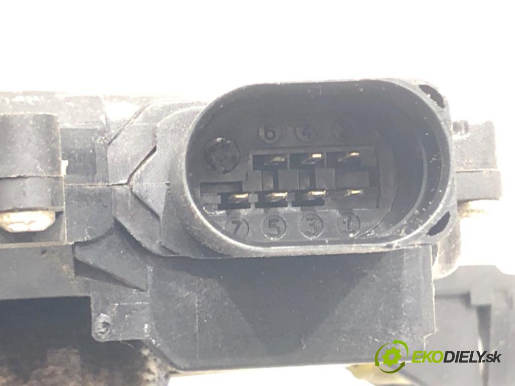 AUDI A4 B6 Avant (8E5) 2000 - 2005    1.9 TDI 96 kW [130 KM] olej napędowy 2001 - 2004  zámok dveře pravý přední část 8E1837016C