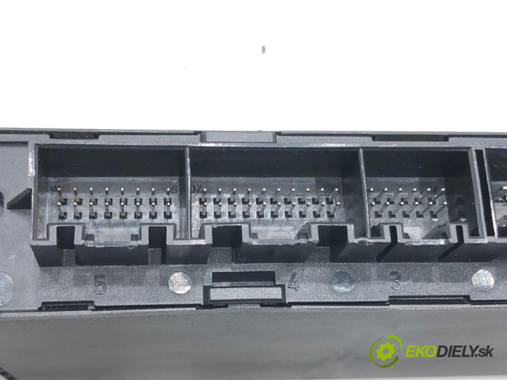 AUDI A4 B6 Avant (8E5) 2000 - 2005    1.9 TDI 96 kW [130 KM] olej napędowy 2001 - 2004  Modul komfortu 8E0959433BA (Moduly komfortu)