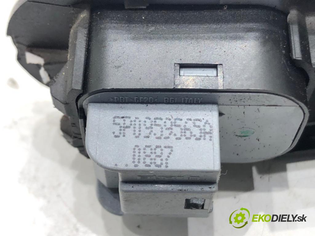 SEAT LEON (1P1) 2005 - 2013    1.6 75 kW [102 KM] benzyna 2005 - 2012  Prepínač nastavenia spätných zrkadiel 5P0959565A (Prepínače, spínače, tlačidlá a ovládače kúrenia)